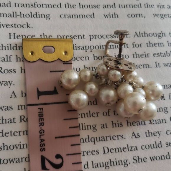 Vintage Pearls Dangle Earrings - Picture 6 of 6